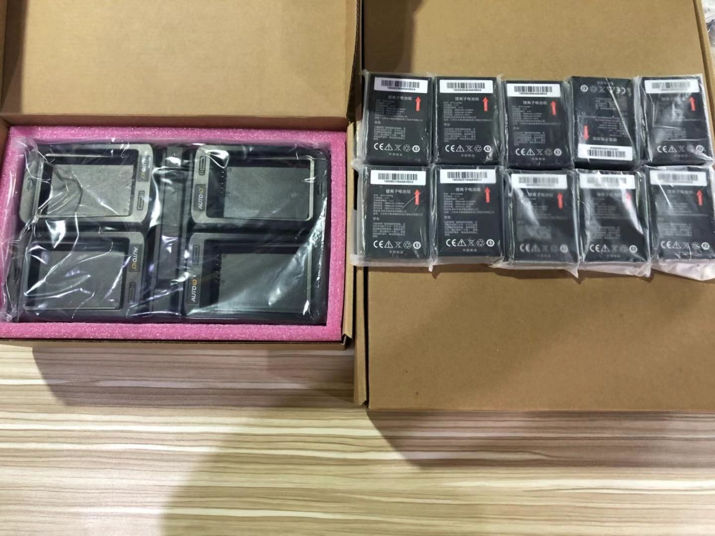 東大A6L的四槽電池充電器.jpg 東大A6L的四槽電池充電器.jpg